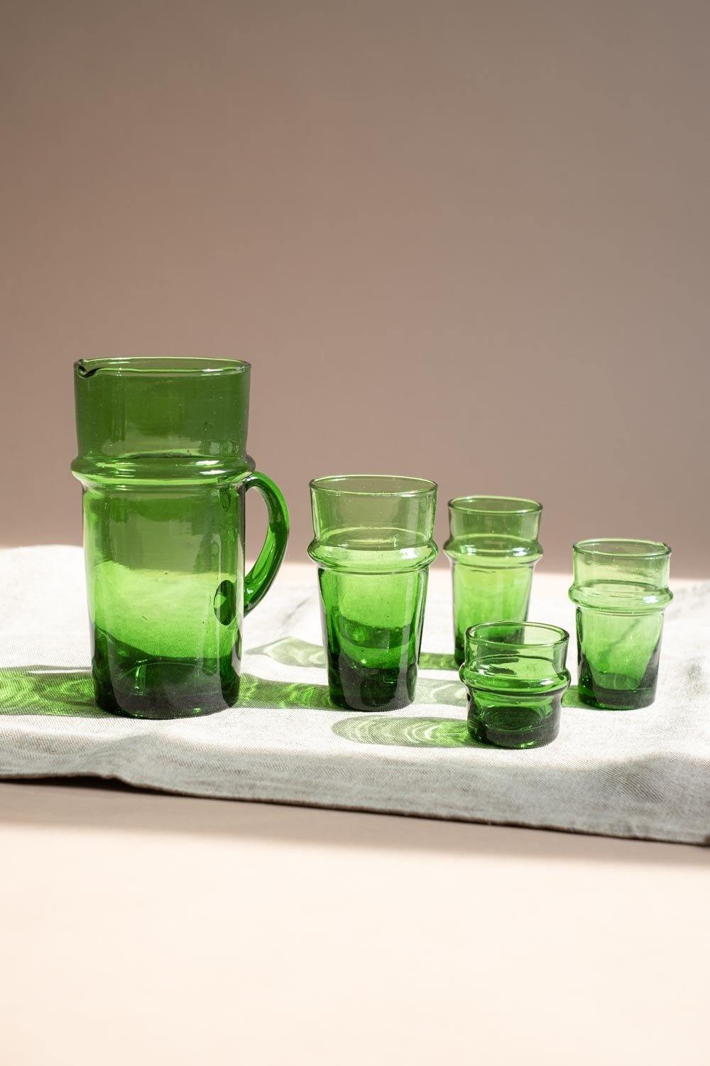 Gläser grün aus recyceltem Glas von Marokko